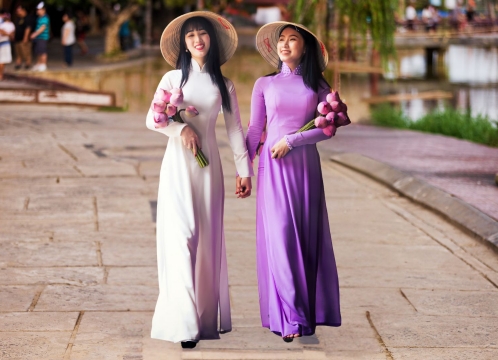 ハノイ2階建て観光列車_アオザイレンタル付き